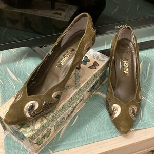 Jasmine Pea Green Suede Leather Heels Size  6.5B